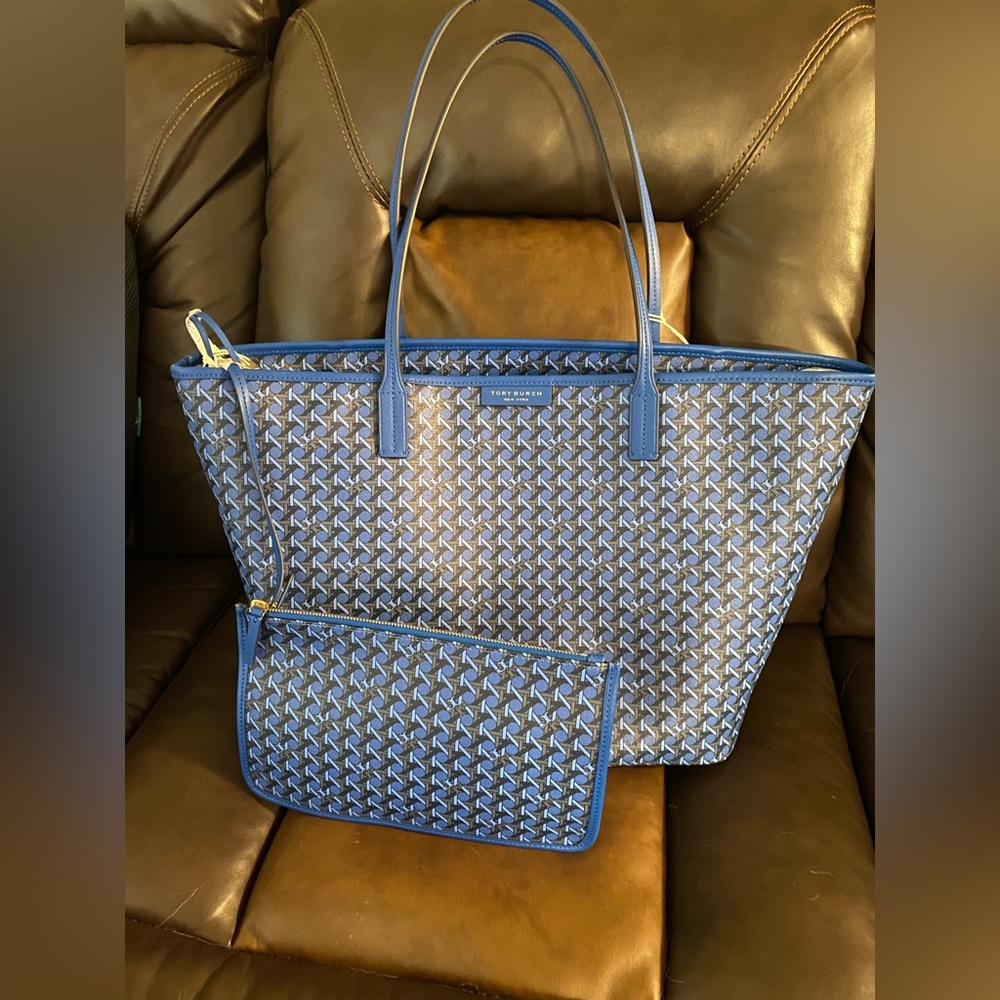 NWT! Tory Burch tote bag in blue.